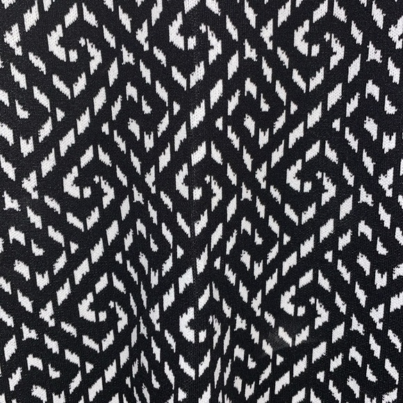 •WHITE HOUSE BLACK MARKET•NWOT BLACK & WHITE SLEEVELESS HALTER SWEATER BLOUSE XS - Picture 9 of 14